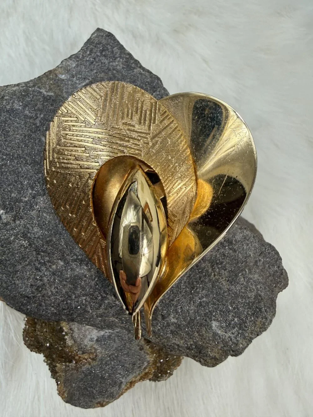 Vintage Textured Gold Tone Abstract Modernist Heart Brooch 2